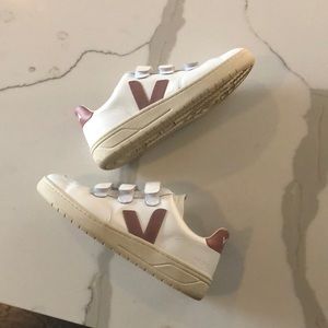 Veja v locker sneaker